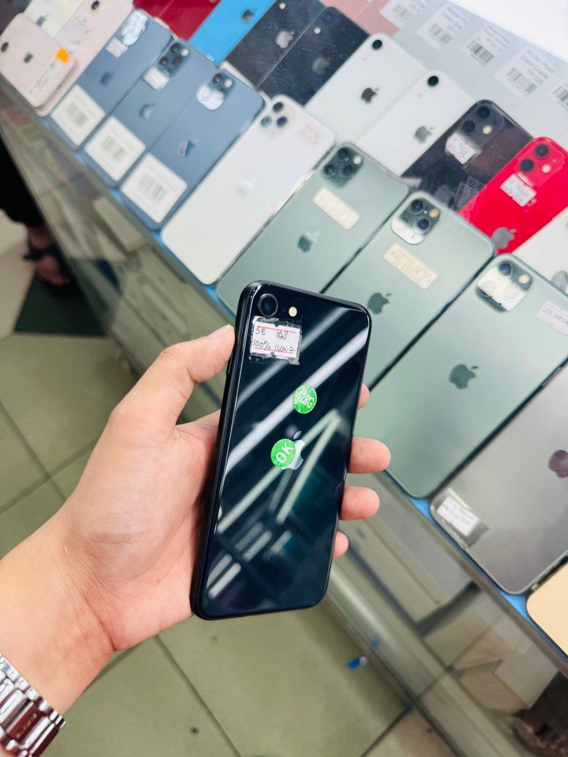 Iphone SE 2022 128gbh openline 100bh no issues (Category: iPhone SE Series) located in San Juan City. Submitted by najihahtelecomshop2018 (Listing ID 1387866944, Image 2). Description: Legit Store | Original unit FOR SALE | TRADE / SWAP ▫️INSTALLMENT thru: 🔸Credit Card (straight / installment) 🔸Ggives / Gcredit + 6% interest 🔸Spay Later + 6% interest (RFS: Buy and Sell any kinds of Gadgets) Description: iPhone SE 2022 128GB ( other GB are also