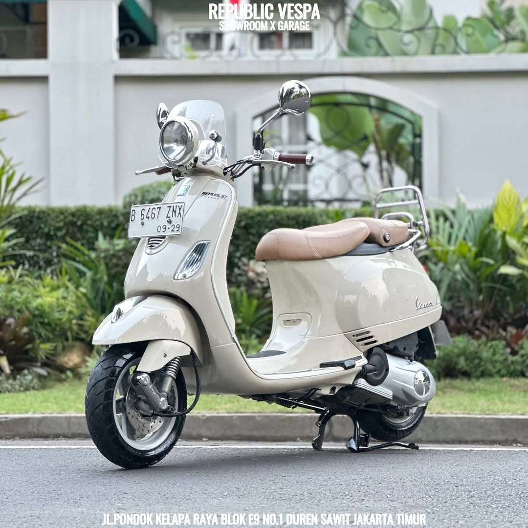 Warna Cream Vespa Sprint 2011 150cc Piaggio Vespone Vespa Sprint - Main Image