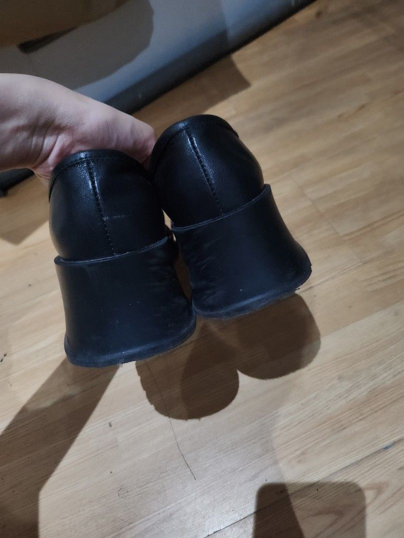 Juanita studios jason black (Category: Wedges) located in Bulacan. Submitted by pintarest (Listing ID 1387804324, Image 3). Description: Rfs too many shoes Super comfy kahit long walks Can fit 24cm Needs cleaning.