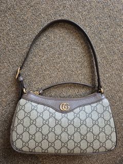 (Category: ) located in . Submitted by classycloset (Listing ID 1387788869, Image 1). Description: .