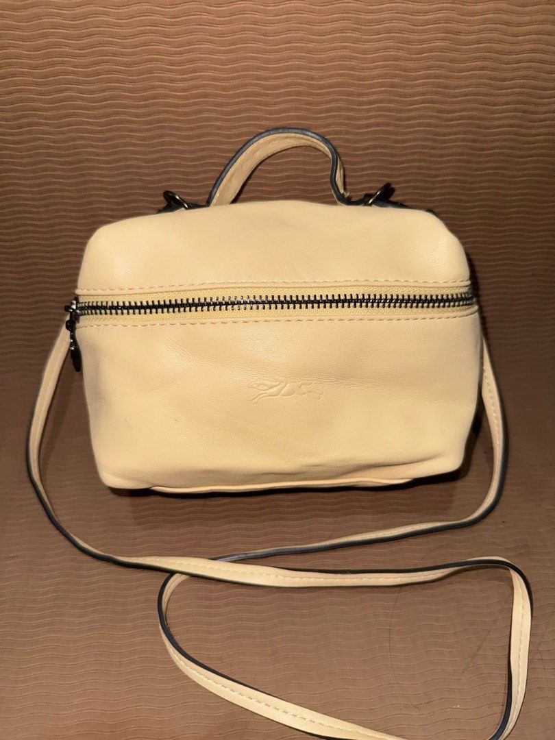 Longchamp mini (Category: Luxury Bags & Wallets) located in Mariveles. Submitted by declouterringmom (Listing ID 1380885946, Image 2). Description: .