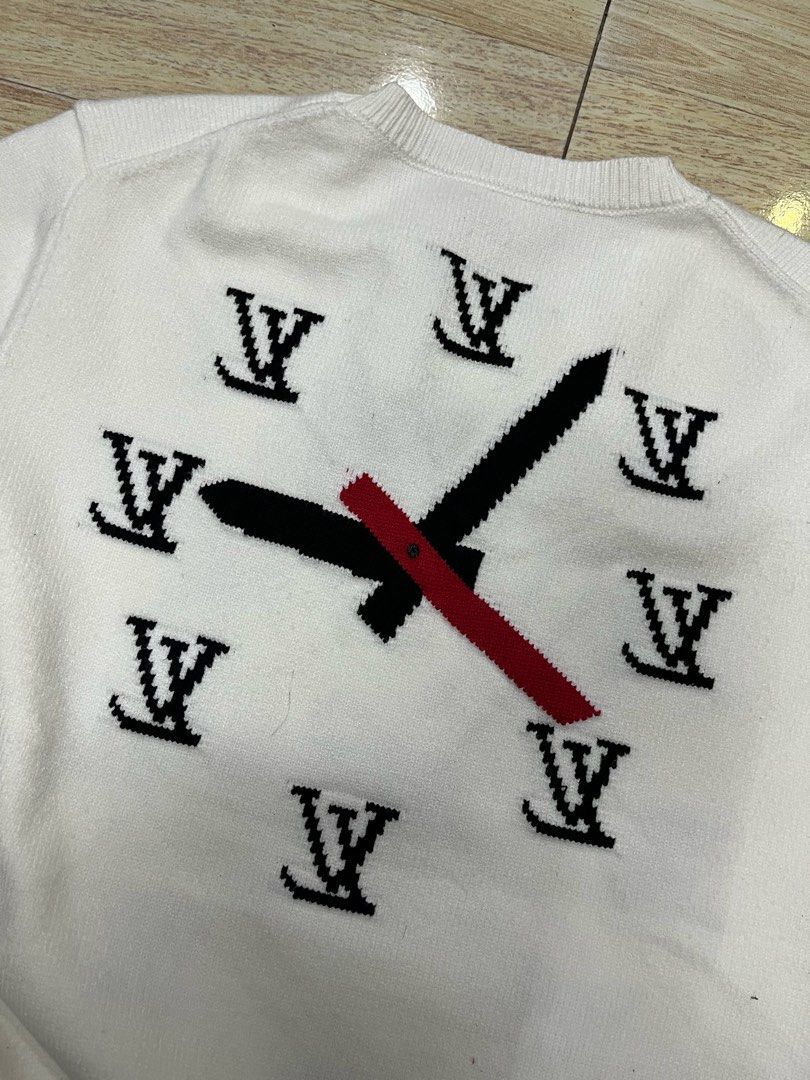 LOUIS VUITTON KNIT SWEATER (Category: Luxury Apparel) located in Baguio. Submitted by lairdegawd_06 (Listing ID 1387894427, Image 3). Description: Dimes: 23x28 stretchable Condition: Like new to brand new Color rate: 10/10 Complete tags Check photos for more details No issue.