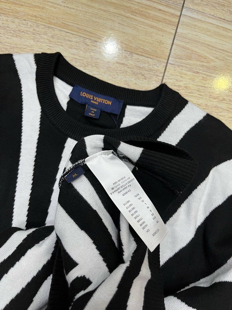 LOUIS VUITTON KNIT SWEATER (Category: Luxury Apparel) located in Baguio. Submitted by lairdegawd_06 (Listing ID 1387895183, Image 3). Description: Dimes: 24x29 stretchable Condition: Like new to brand new Color rate: 10/10 Complete tags Check photos for more details No issue.