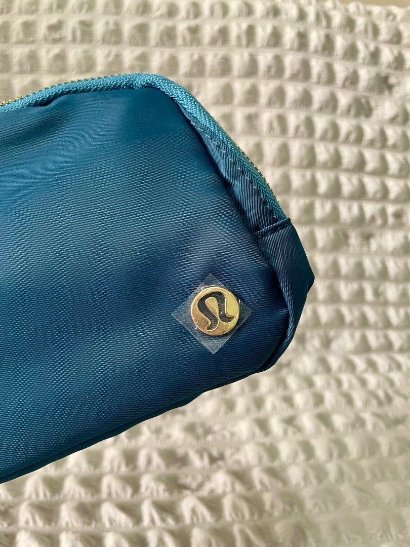 lululemon everywhere belt bag gold 1L (Honey Lemon) Designed for Casual Everywhere Belt Bag 1L, BLACK/GOLD/WHITE