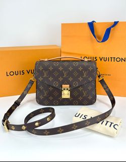 (Category: ) located in . Submitted by luxuryprelovedbagsby_by_agnes (Listing ID 1387783780, Image 1). Description: .