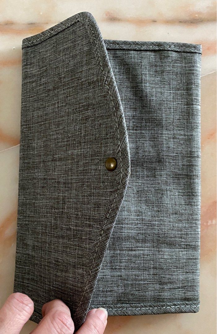 Multi Purpose Folder (Category: Everything Else) located in Singapore. Submitted by jacln (Listing ID 1387750131, Image 1). Description: Multi purpose; can hold money, credit cards, receipts, pens, etc. .