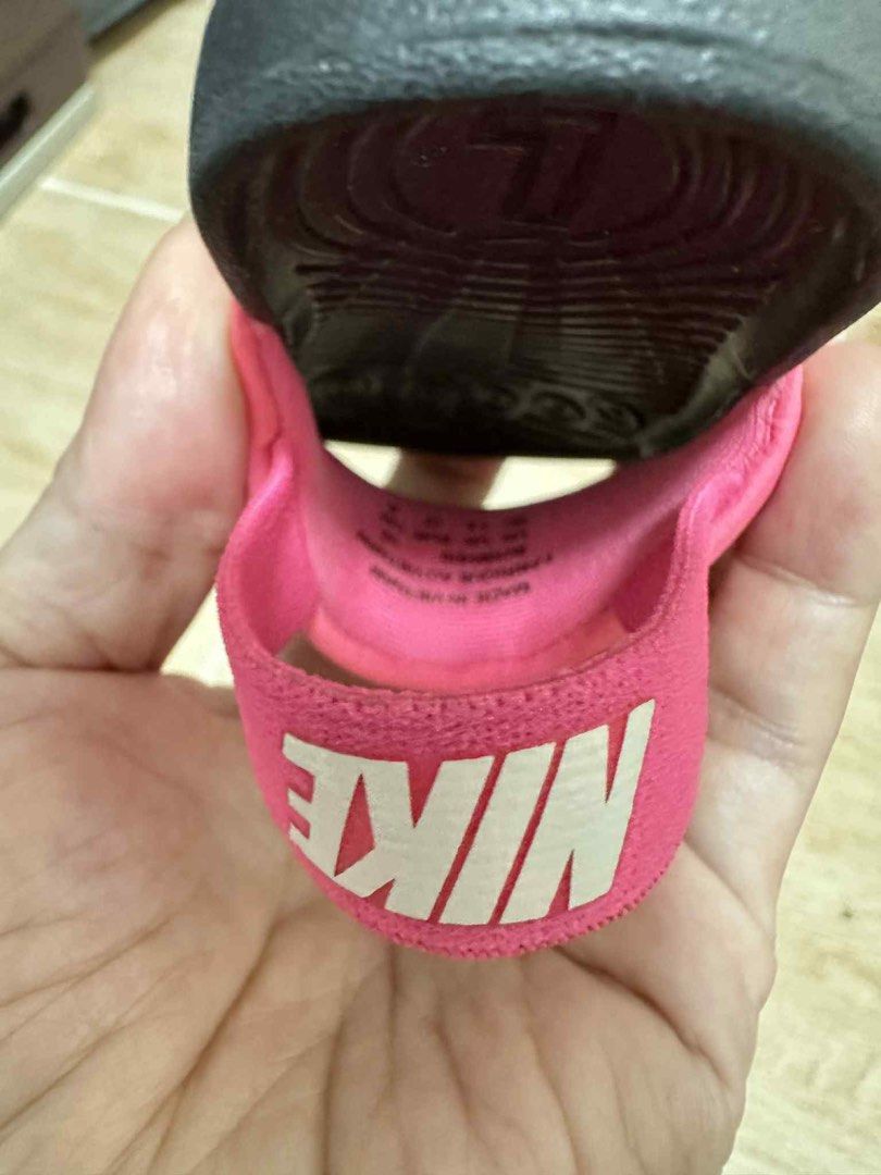 Nike (Category: Babies & Kids Fashion) located in Manila. Submitted by lc0628 (Listing ID 1387765529, Image 3). Description: as good as new 101% orig size 8cm.