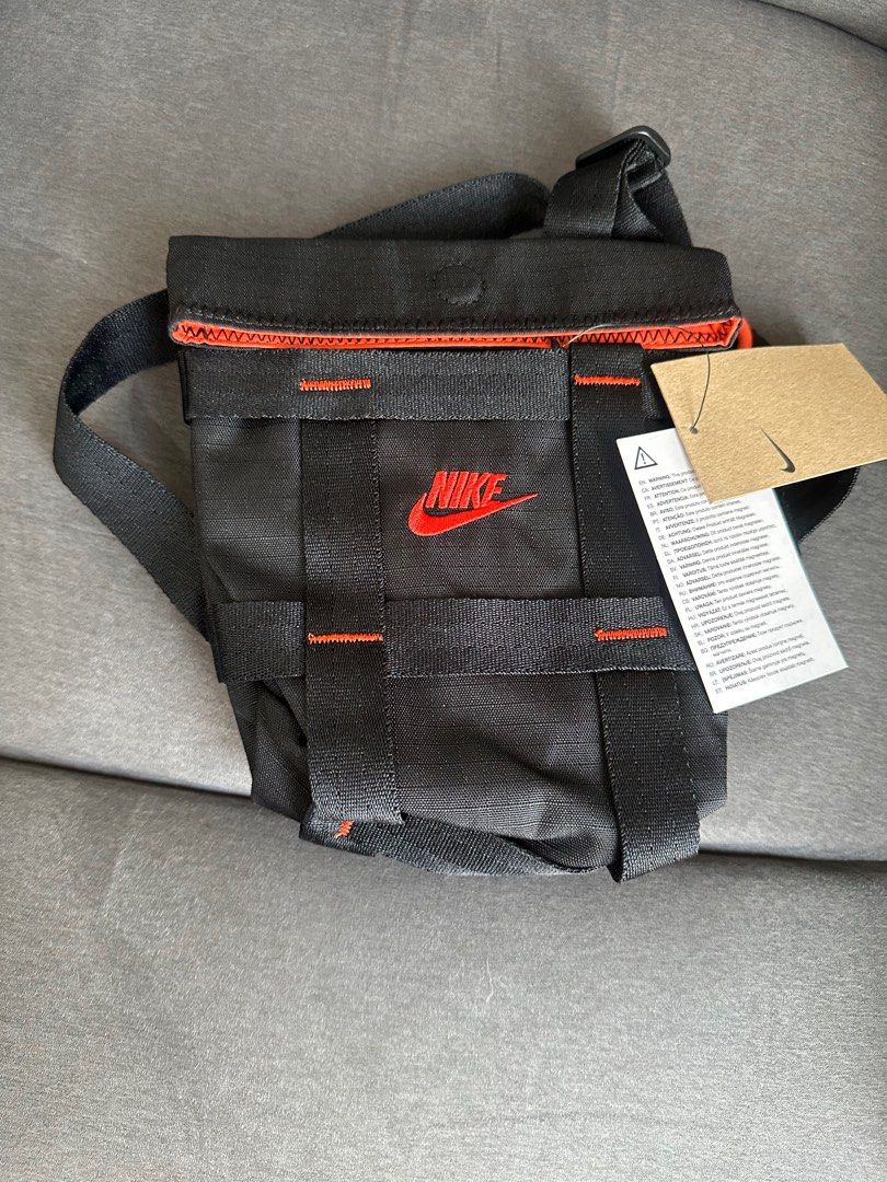 Nike Cargo Cross body bag (Category: Sling Bags) located in Quezon City. Submitted by declutterwithtin (Listing ID 1387815767, Image 1). Description: last price already. .