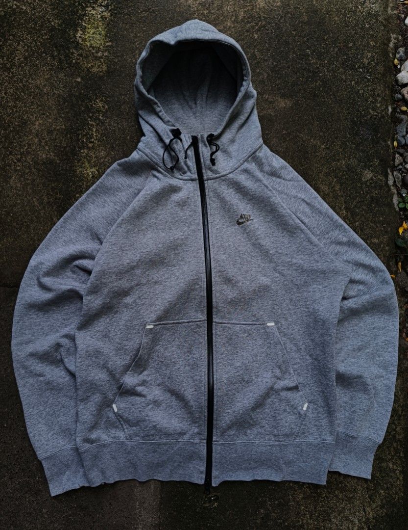Nike Tech Fleece Camo Prints (Category: Coats, Jackets and Outerwear) located in Butuan. Submitted by dotesat (Listing ID 1387820045, Image 1). Description: Nike Tech Fleece Camo Print Size: L on tag 21.5 x 27 dimes minimal issues only 700 shipped.