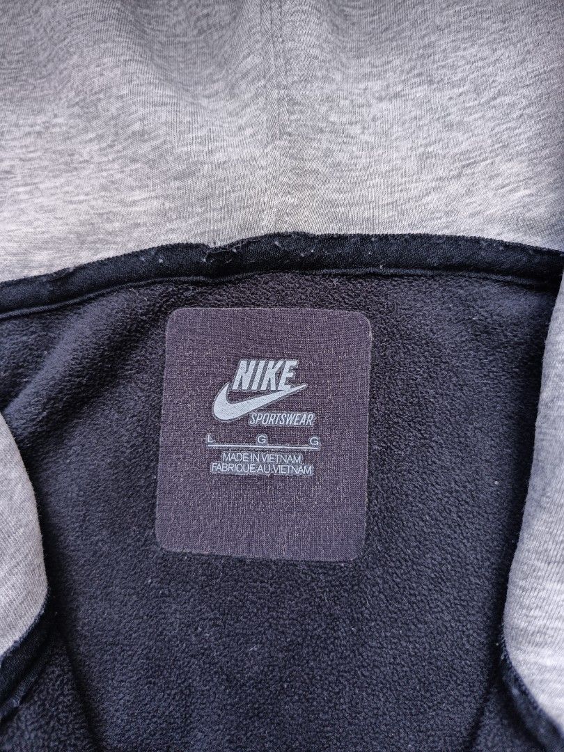 Nike Tech Fleece Camo Prints (Category: Coats, Jackets and Outerwear) located in Butuan. Submitted by dotesat (Listing ID 1387820045, Image 3). Description: Nike Tech Fleece Camo Print Size: L on tag 21.5 x 27 dimes minimal issues only 700 shipped.