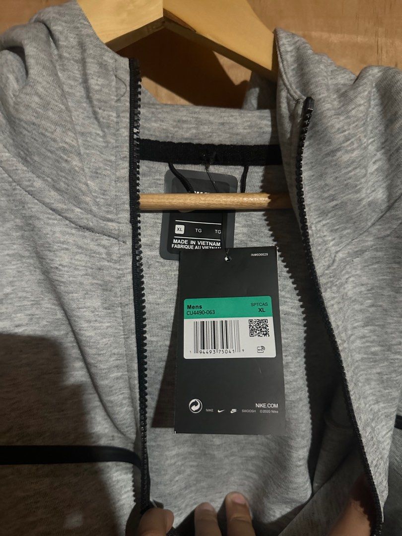 Nike Techfleece v2 (Category: Coats, Jackets and Outerwear) located in Manila. Submitted by kozuki02 (Listing ID 1387897359, Image 3). Description: Bnew Nike Techfleece v2 Jacket Size XL 23x27f28b 2500php.