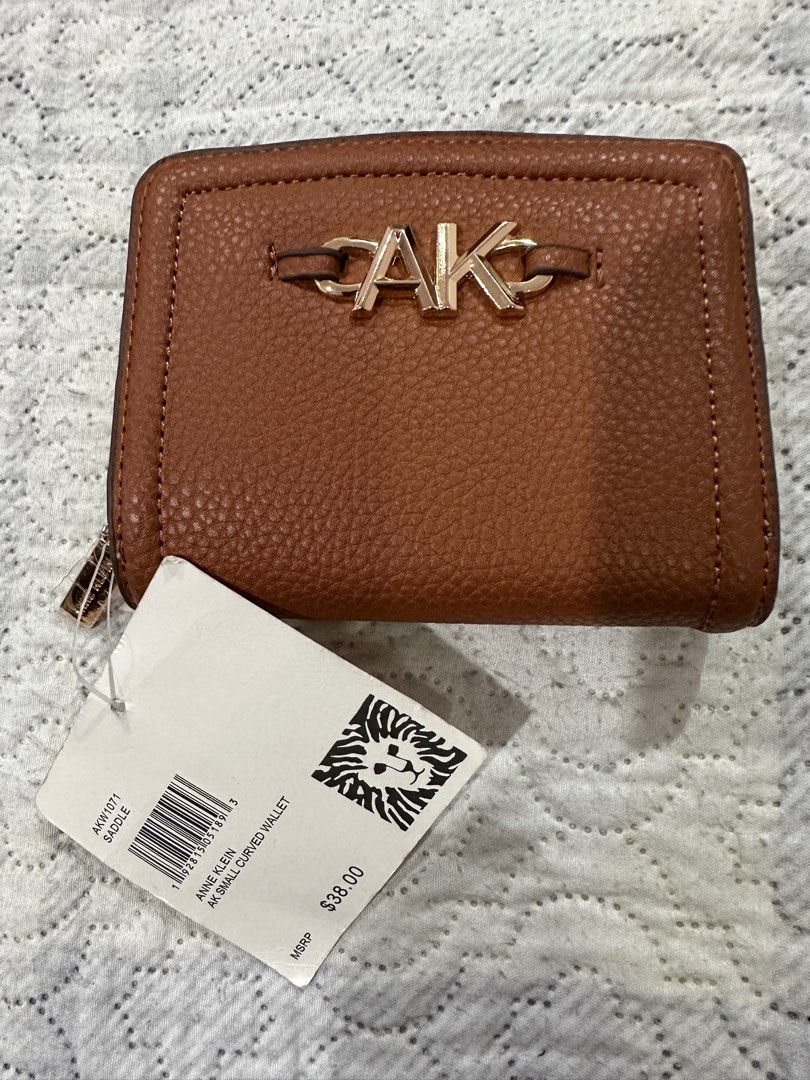 Original Anne Klein wallet (Category: Wallets & Card holders) located in Pasig City. Submitted by sandy120913 (Listing ID 1387794081, Image 1). Description: Original Anne Klein small curved wallet.