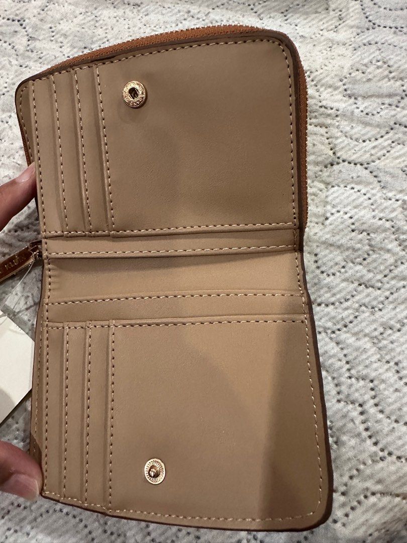 Original Anne Klein wallet (Category: Wallets & Card holders) located in Pasig City. Submitted by sandy120913 (Listing ID 1387794081, Image 2). Description: Original Anne Klein small curved wallet.