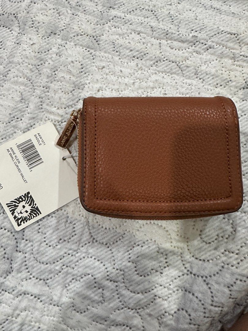 Original Anne Klein wallet (Category: Wallets & Card holders) located in Pasig City. Submitted by sandy120913 (Listing ID 1387794081, Image 3). Description: Original Anne Klein small curved wallet.