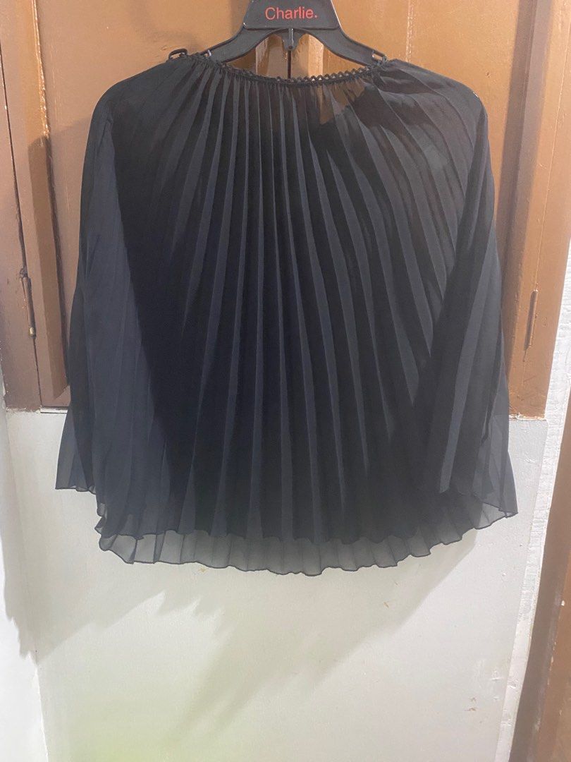 Pleated skirt (Category: Skirts) located in Caloocan City. Submitted by huntpicked (Listing ID 1387927413, Image 1). Description: Selling this pleated skirt bought from japan it has belt loops on both sides and can fit from small to large and in good condition. Please message if interested..