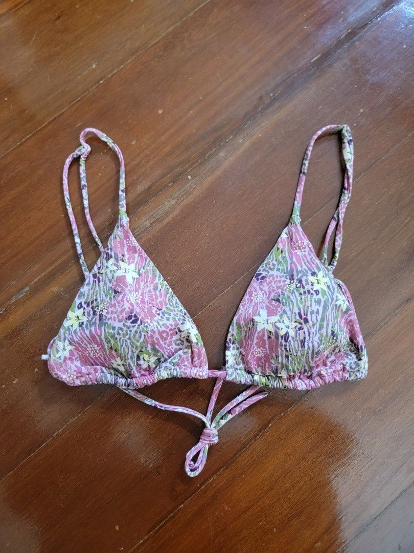 Pull&Bear Bikini Top (bra only) (Category: Bikinis & Swimsuits) located in Cebu City. Submitted by touchmee (Listing ID 1387856381, Image 3). Description: Never been used. Was given as a gift but it's not my size..