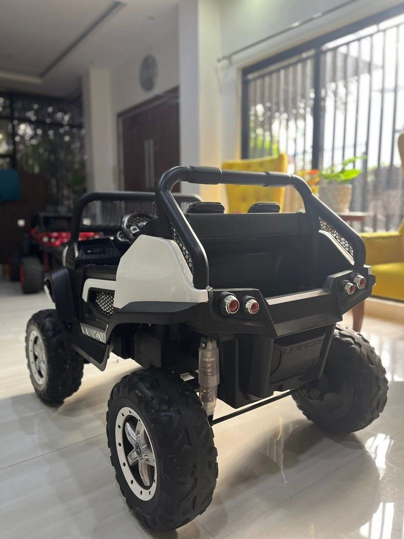 Rechargeable Toy Car Remote Control (Category: Remote Control Toys) located in Manila. Submitted by camillec02 (Listing ID 1387846754, Image 2). Description: ✨ FOR SALE ✨ Rechargeable Toy Car with Remote Control Original Price: Php14,000 Selling Price: Php10,000 Bagong-bago pa. Sa loob lang ng bahay nagamit..