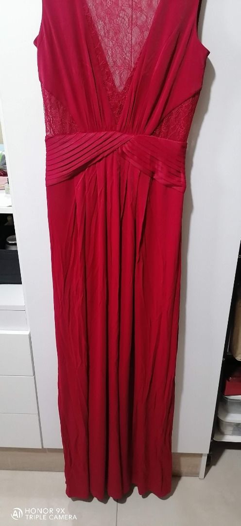 Red Laced Long Dress by BCBG (Category: Evening dresses & gowns) located in Caloocan City. Submitted by khpalawanl92984 (Listing ID 1387832612, Image 3). Description: Red Laced Long Dress by BCBG For only 2399 pesos you can look elegant and Ms Universe winner Willing to meet in Makati's New World Hotel or in front of LV Store Please note of the size. This dress is for petite and tall lady.