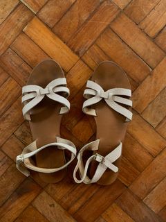 (Category: ) located in . Submitted by a_closet (Listing ID 1387747722, Image 1). Description: .