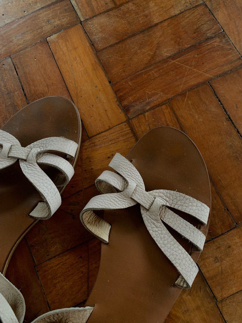 Renegade Folk Set Free Sandals (Category: Flats & Sandals) located in Malabon City. Submitted by a_closet (Listing ID 1387747722, Image 2). Description: Used with care They dont have this colour anymore It has a hint of dusty rose Rfs: moving out.