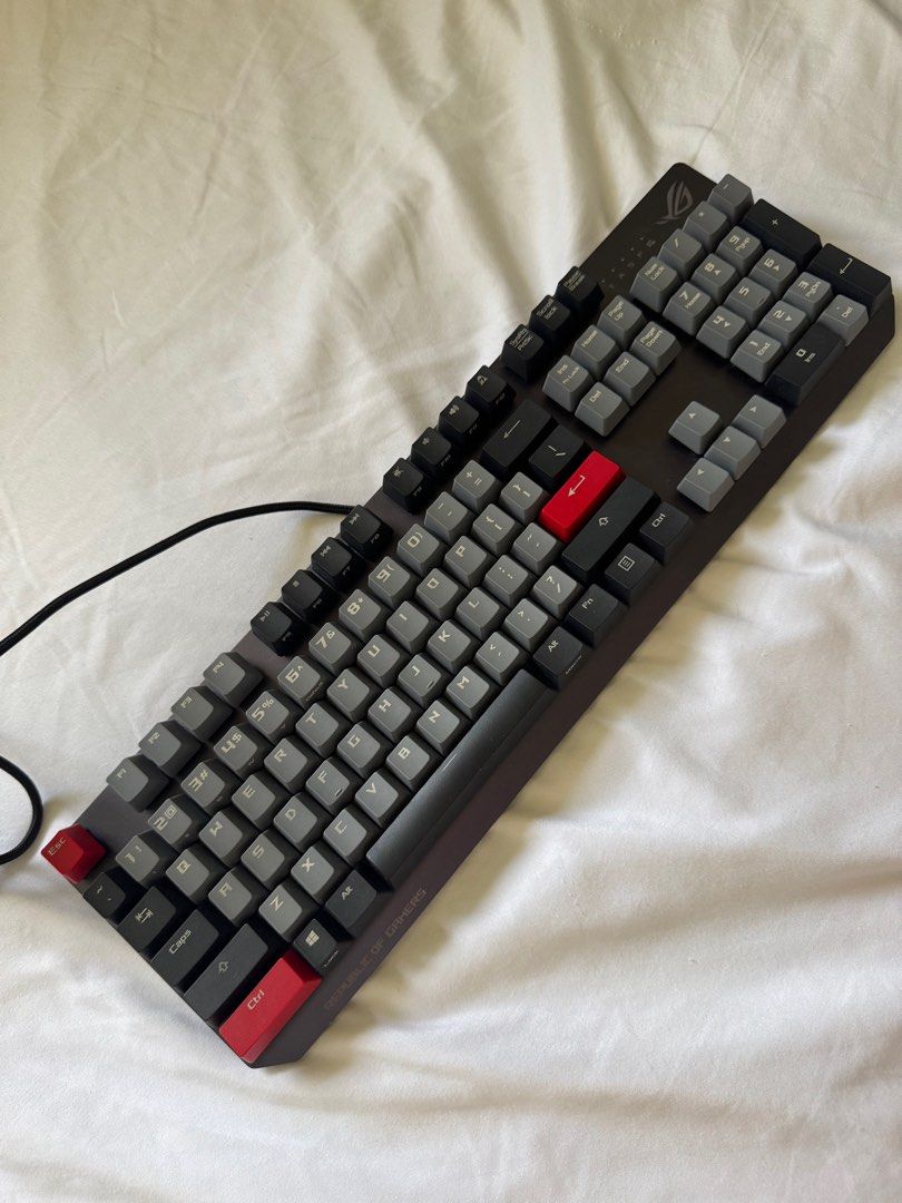 ROG Strix Scope PBT Gaming Keyboard (Category: Computer Keyboard) located in Manila. Submitted by annpri (Listing ID 1387799655, Image 1). Description: ROG Strix Scope PBT Gaming Keyboard. Barely used..