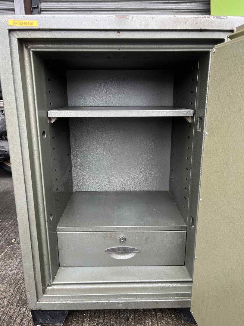 Safety vault fireproof double lock (Category: Safe) located in Manila. Submitted by santab01016652 (Listing ID 1387841468, Image 2). Description: For sale 3ft vault fireproof double lock.