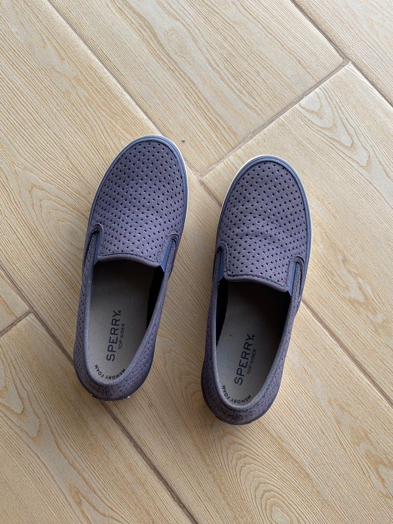 Sperry Ladies Navy Blue Top Sider Memory Foam (Category: Loafers) located in Quezon City. Submitted by samae_declutters888 (Listing ID 1387811355, Image 2). Description: Sperry Ladies Navy Blue Top Sider Memory Foam Size: US 5.5 Condition: - Used 3-5 times - No flaws - Just needs cleaning RFS: Decluttering.