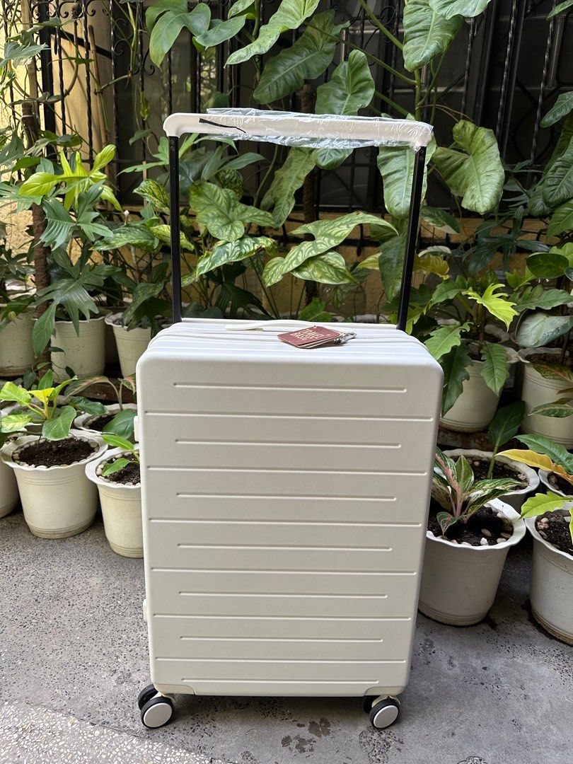 Travel Basic medium 24 inches luggage WHITE (Category: Luggage) located in Valenzuela. Submitted by kaelstoypalace (Listing ID 1387855936, Image 2). Description: Brand new Double wheel TSA lock.
