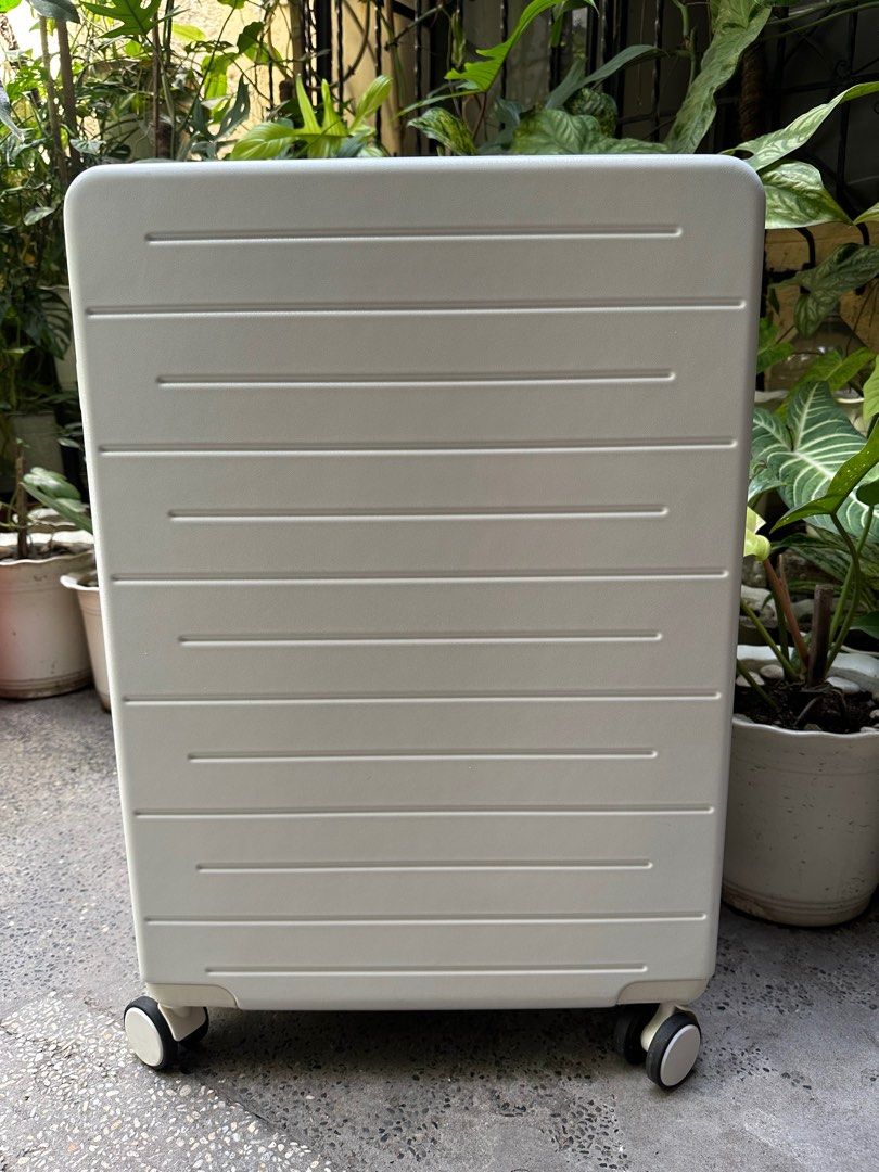 Travel Basic medium 24 inches luggage WHITE (Category: Luggage) located in Valenzuela. Submitted by kaelstoypalace (Listing ID 1387855936, Image 1). Description: Brand new Double wheel TSA lock.