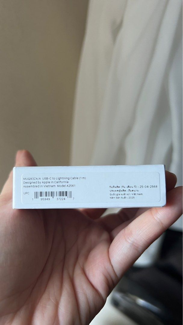 Usb c to lightning cable 1m (Category: Chargers & Cables) located in Bacoor. Submitted by taurielshop (Listing ID 1387830370, Image 3). Description: Brand new unopened kakabili lang. Bought from Beyond the box. Will give freebies. Pede pang gift Rfs. Need funds Negotiable .