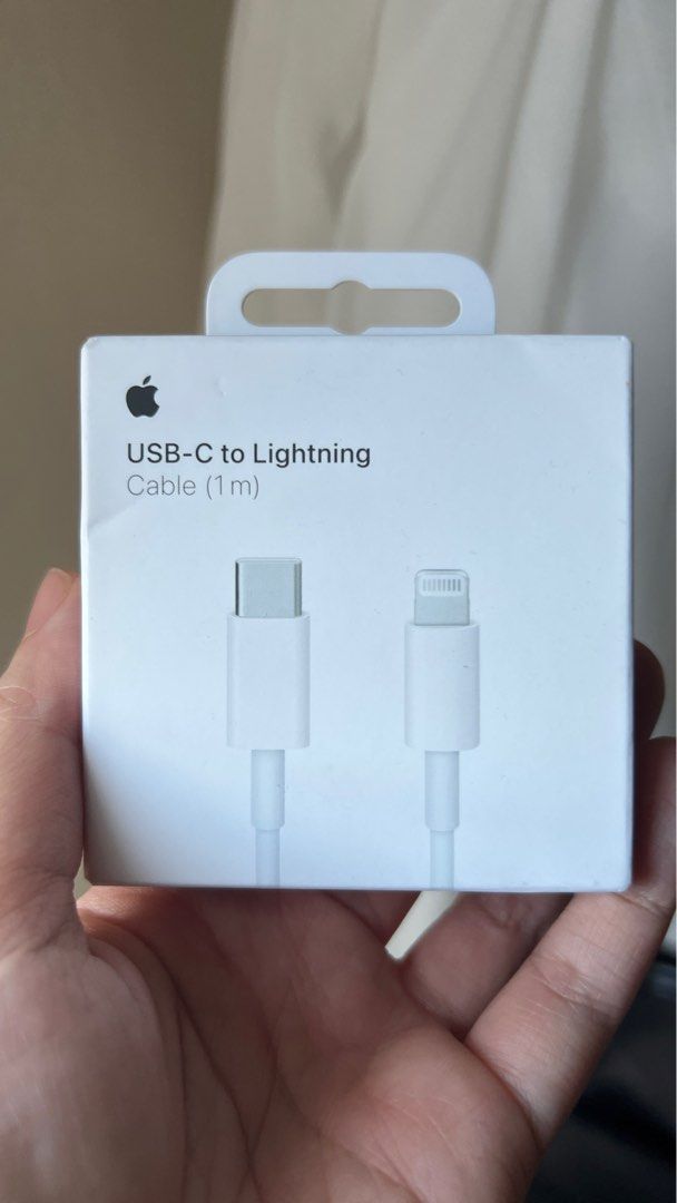 Usb c to lightning cable 1m (Category: Chargers & Cables) located in Bacoor. Submitted by taurielshop (Listing ID 1387830370, Image 1). Description: Brand new unopened kakabili lang. Bought from Beyond the box. Will give freebies. Pede pang gift Rfs. Need funds Negotiable .