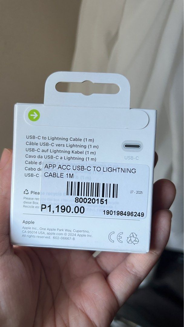 Usb c to lightning cable 1m (Category: Chargers & Cables) located in Bacoor. Submitted by taurielshop (Listing ID 1387830370, Image 2). Description: Brand new unopened kakabili lang. Bought from Beyond the box. Will give freebies. Pede pang gift Rfs. Need funds Negotiable .