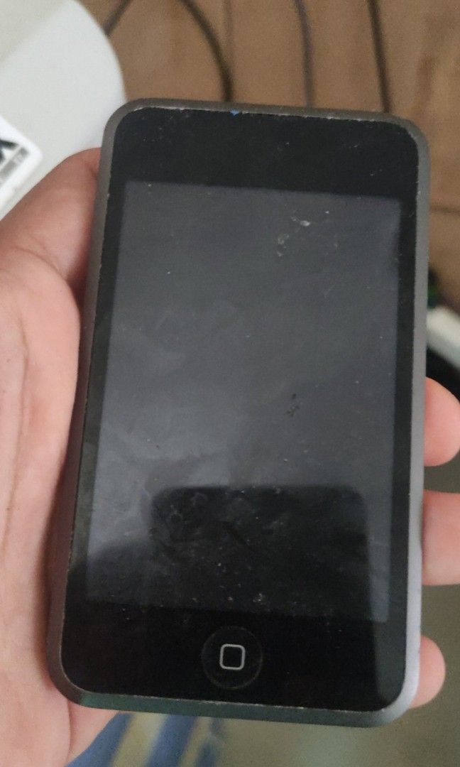 vintage iPod touch gen 1 (Category: Portable Music Players) located in Hagunoy. Submitted by awsytamco03958 (Listing ID 1387879041, Image 1). Description: defective but no issue of repairing..