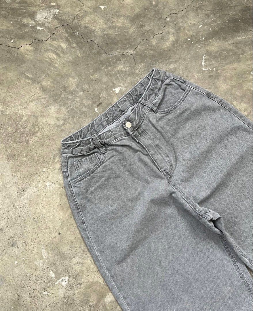 Wash Gray Baggy Pants (Category: Jeans) located in Tacloban City. Submitted by pd.clutter (Listing ID 1387761148, Image 2). Description: W:30 L:40 Leg opening: 9.