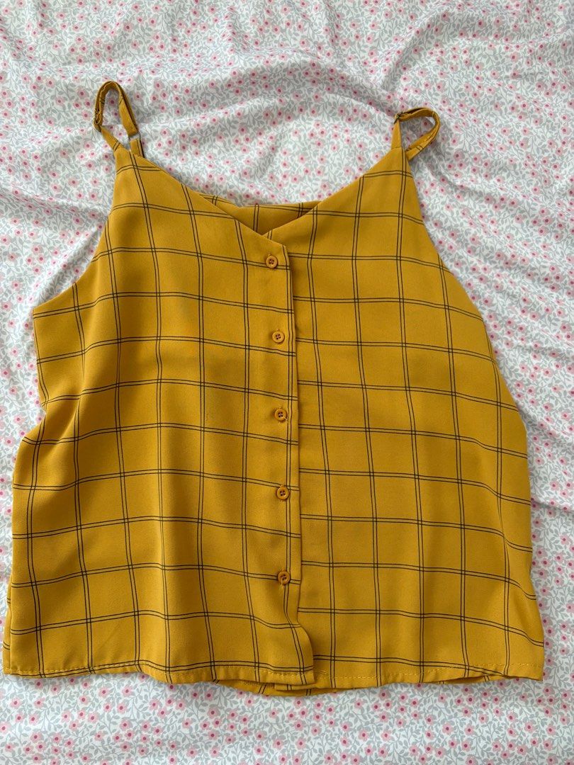 Zalora (Category: Sleeveless) located in Las Pinas. Submitted by flrmz (Listing ID 1387777798, Image 1). Description: Bought from Zalora. RFS: Decluttering.
