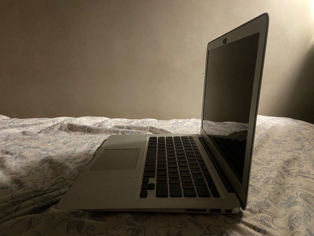 2017 Macbook Air (Category: Laptops & Notebooks) located in Caloocan City. Submitted by vermont.ticao (Listing ID 1388111595, Image 2). Description: BOUGHT IN 2020 -Has a super tiny dent on the top left of the upper body -One missing screw on the lower body -No charger included -Service recommended battery **ALL MINOR DEFECTS DOES NOT AFFECT THE PERFORMANCE** INTEL CORE i5 8 GIG RAM 128gb STORAGE.