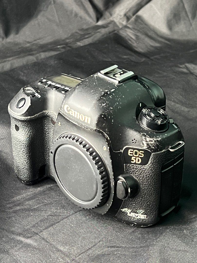 5d M3 Set (Category: Cameras) located in Quezon City. Submitted by luwisi2 (Listing ID 1388026906, Image 1). Description: S> as package Sigma 35mm 1.4 EF W/o Box 6/10 condition Canon 50mm 1.2L EF W/ Box 7/10 condition Canon 135mm f2L EF W/ Box 7/10 condition 5d m3 5/10 condition.