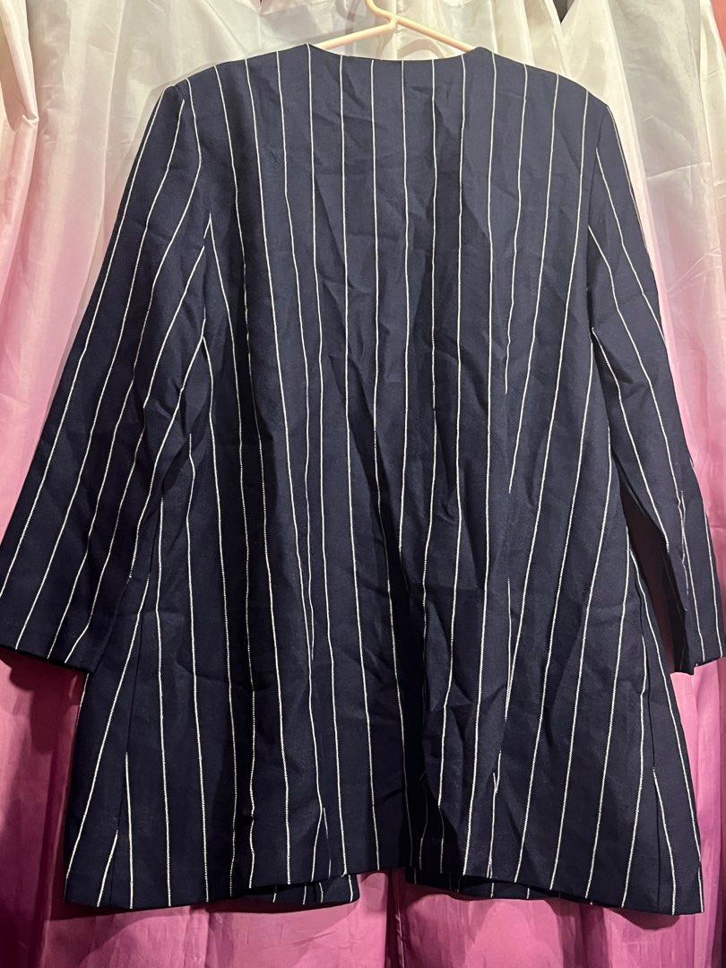 Anthony richards blazer (Category: Coats, Jackets and Outerwear) located in Marikina City. Submitted by kam.declutter (Listing ID 1388100409, Image 2). Description: Hi guys! I’m currently decluttering and I’m selling my pre-loved and never worn clothes. Need na mag bawas super dami na 🥵 📎 color may vary due to lighting 📎 two days reservation only 📎 used but not abused 📎 please manage your expectation 📎 no cancellations of orders 📎 no retur