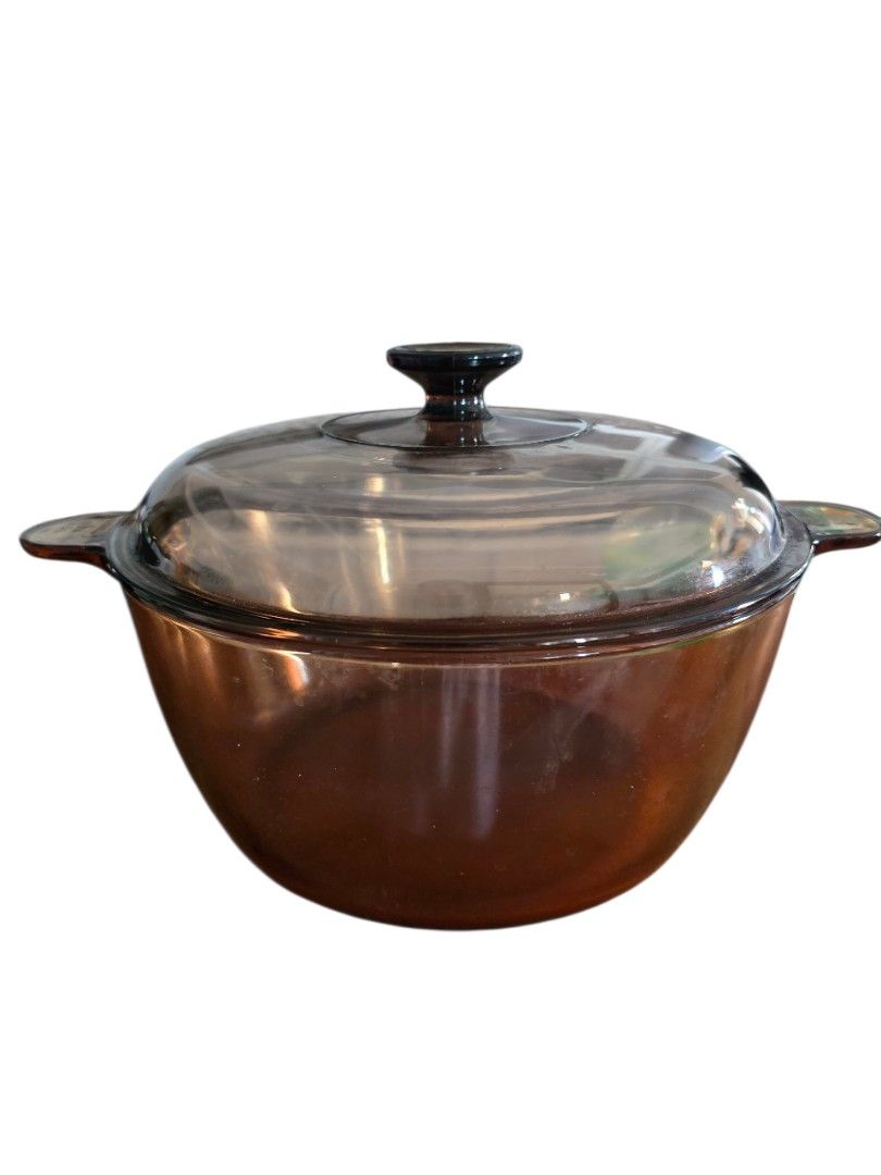 Auth Vision 4.5Liters Pan Pot with Lid (Category: Cookware & Accessories) located in Muntinlupa City. Submitted by thriftstorypremiumshop (Listing ID 1388121617, Image 1). Description: auth Vision pot with lid. capacity is 4.5 liters. slightly used with minimal signs of use..