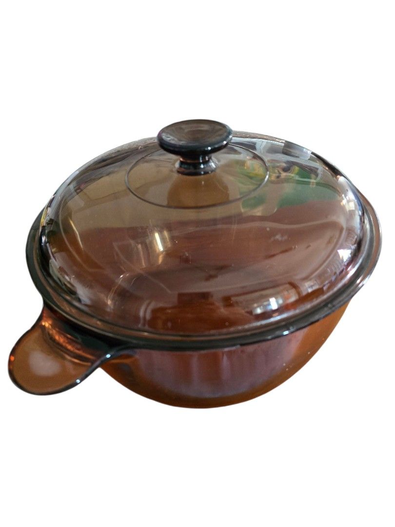 Auth Vision 4.5Liters Pan Pot with Lid (Category: Cookware & Accessories) located in Muntinlupa City. Submitted by thriftstorypremiumshop (Listing ID 1388121617, Image 3). Description: auth Vision pot with lid. capacity is 4.5 liters. slightly used with minimal signs of use..
