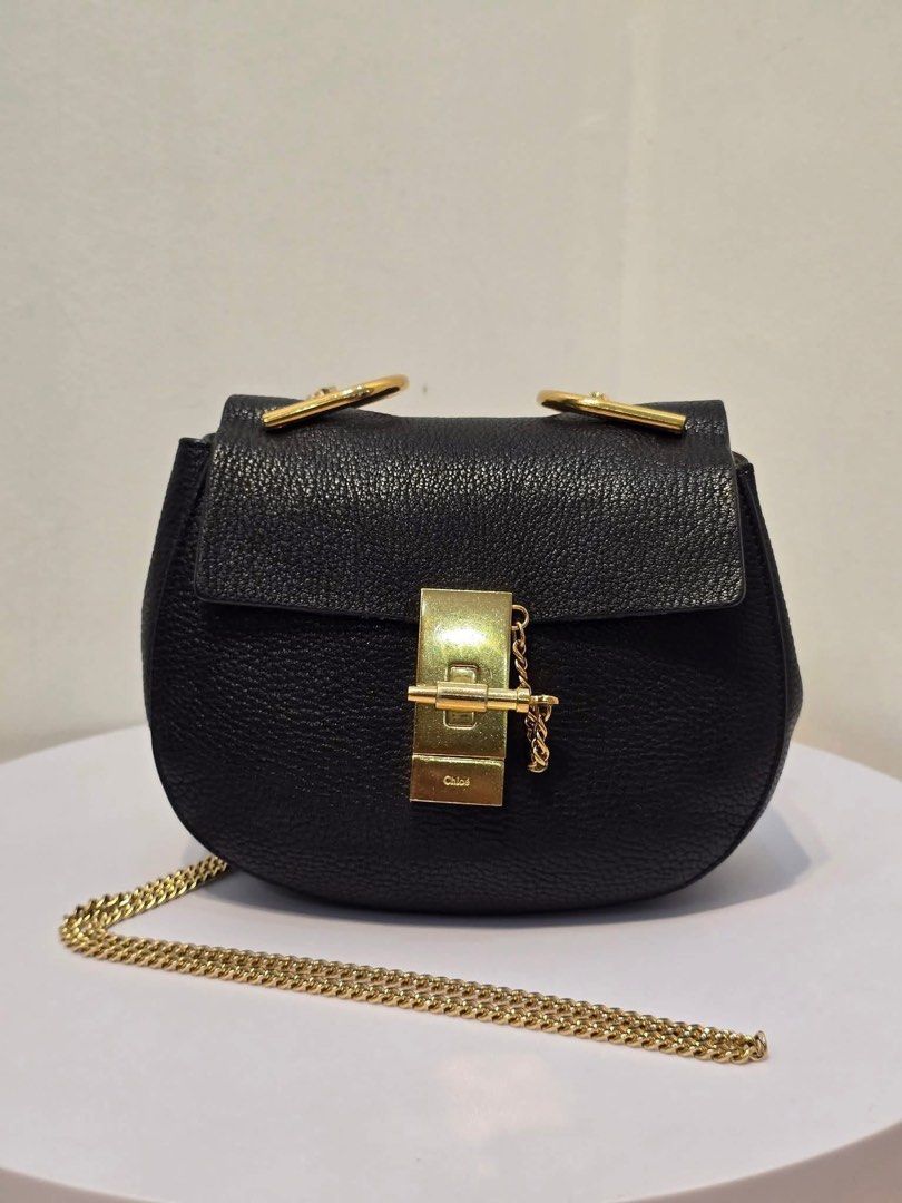 Authentic 💯 Chloe Mini Drew Shoulder Bag (Category: Luxury Bags & Wallets) located in Quezon City. Submitted by jhaediah (Listing ID 1388036530, Image 1). Description: - Authentic 💯 - C_hloe Mini Drew Shoulder Bag - Mini size .