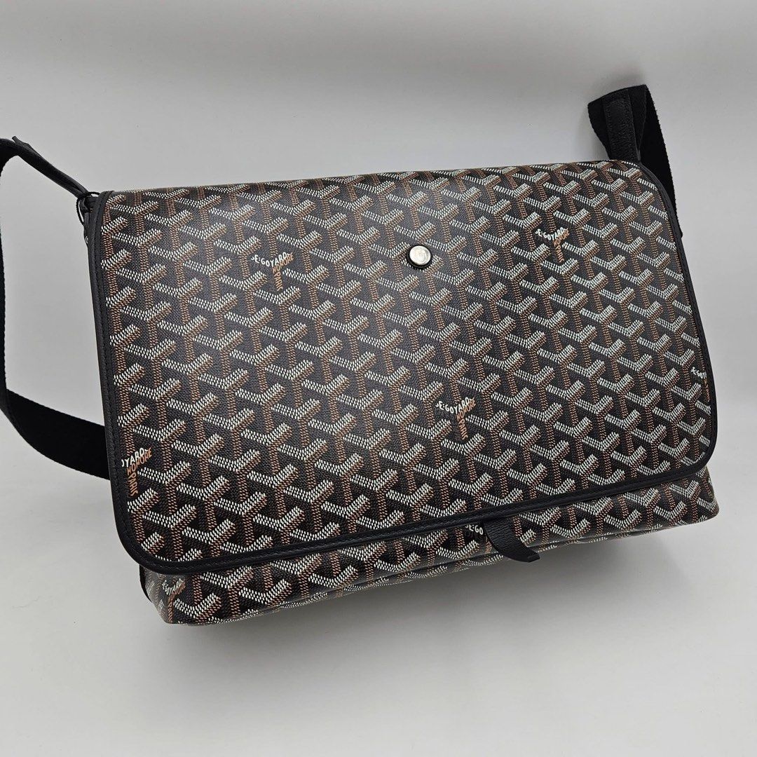 Authentic Goyard CAPETIEN MM size (Category: Luxury Bags & Wallets) located in Quezon City. Submitted by jhaediah (Listing ID 1387941804, Image 2). Description: Excellent condition CAPETIEN MM size free pabitbit Korea.
