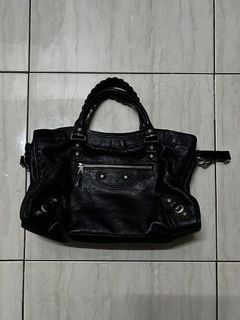(Category: ) located in . Submitted by ariii_preloved (Listing ID 1388096125, Image 1). Description: .