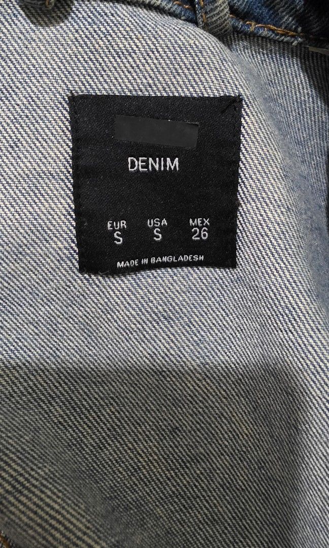 Bershka Denim Jacket Women (Category: Coats, Jackets and Outerwear) located in Mabalacat. Submitted by enoscep (Listing ID 1388090627, Image 3). Description: Bershka Denim Jacket womens Slight discoloration on some parts W: 20" L:29" ☆rfs: decluttering ☆mop: bpi, bdo, gcash ☆mod: j&t ☆no return, refund, or exchange.