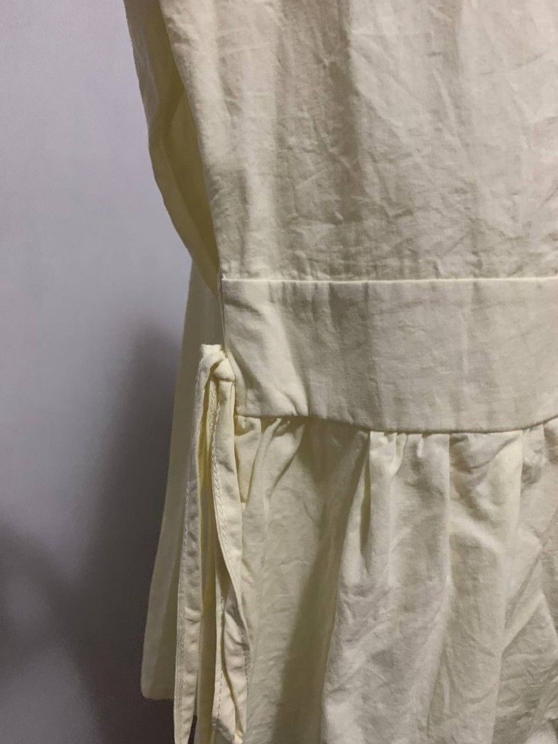 Blouse (Category: Blouses) located in Gelang Patah. Submitted by oncelovedbyhanamyea (Listing ID 1387957813, Image 3). Description: .