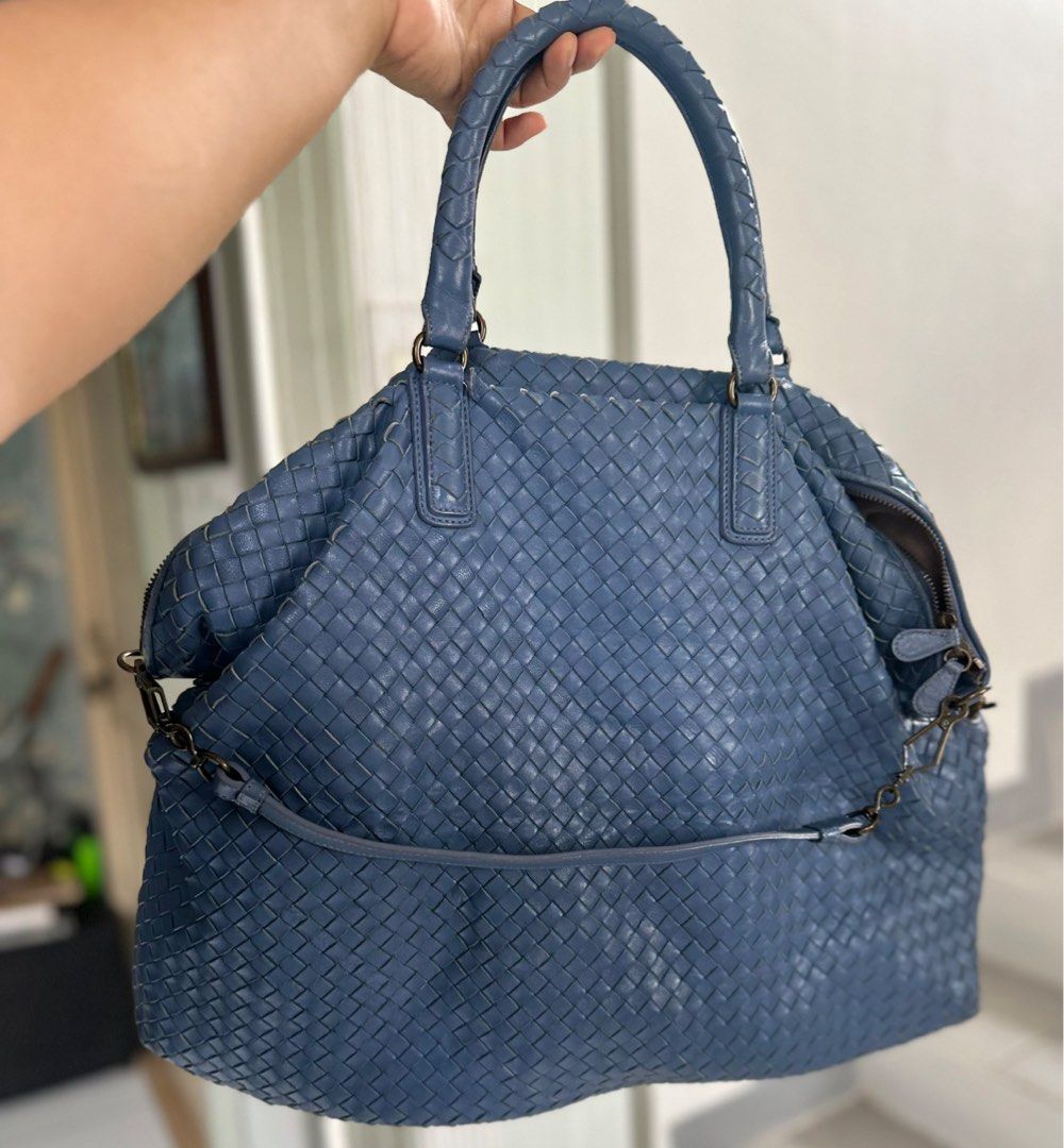 BOTTEGA VENETA (Category: Luxury Bags & Wallets) located in Manila. Submitted by preloved.brand2023 (Listing ID 1387947648, Image 1). Description: With minimal sign of use. Ukay source from KOREA.