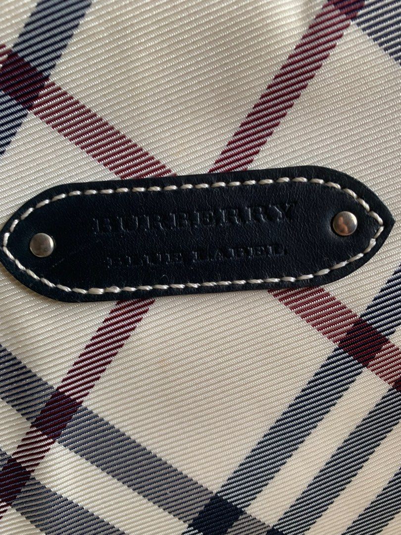 Burberry doctors bag (Category: Luxury Bags & Wallets) located in Manila. Submitted by yanakolekzione (Listing ID 1388001129, Image 2). Description: Original BB blue label Super flawless.
