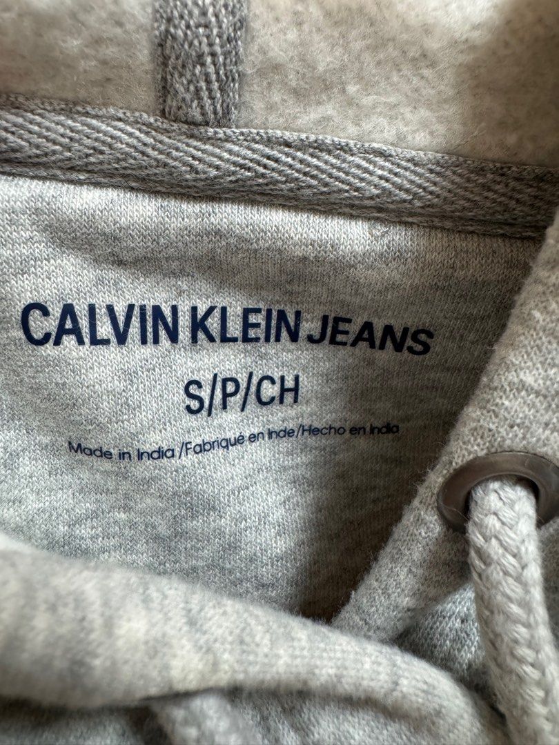 Calvin Klein hoodie (Category: Coats, Jackets and Outerwear) located in San Fernando. Submitted by ck_21 (Listing ID 1388120696, Image 2). Description: .