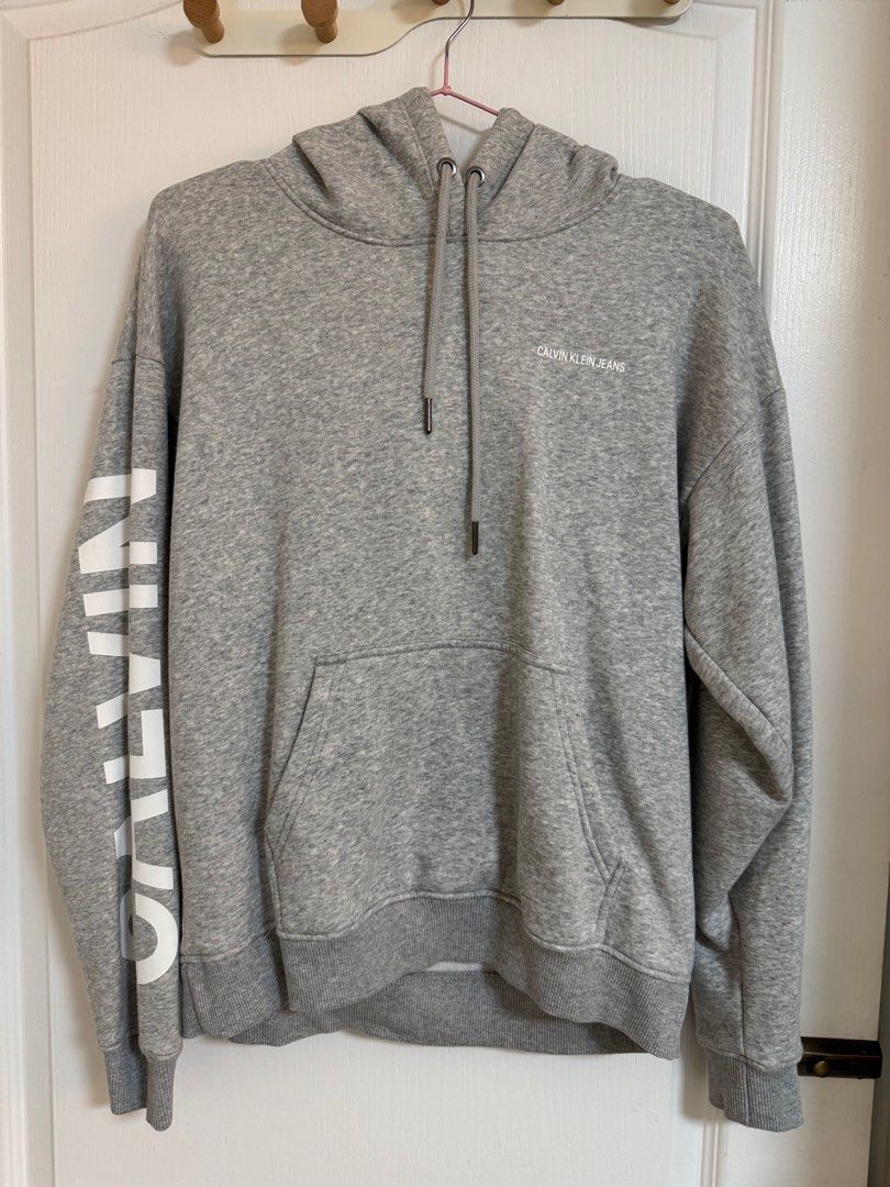 Calvin Klein hoodie (Category: Coats, Jackets and Outerwear) located in San Fernando. Submitted by ck_21 (Listing ID 1388120696, Image 1). Description: .
