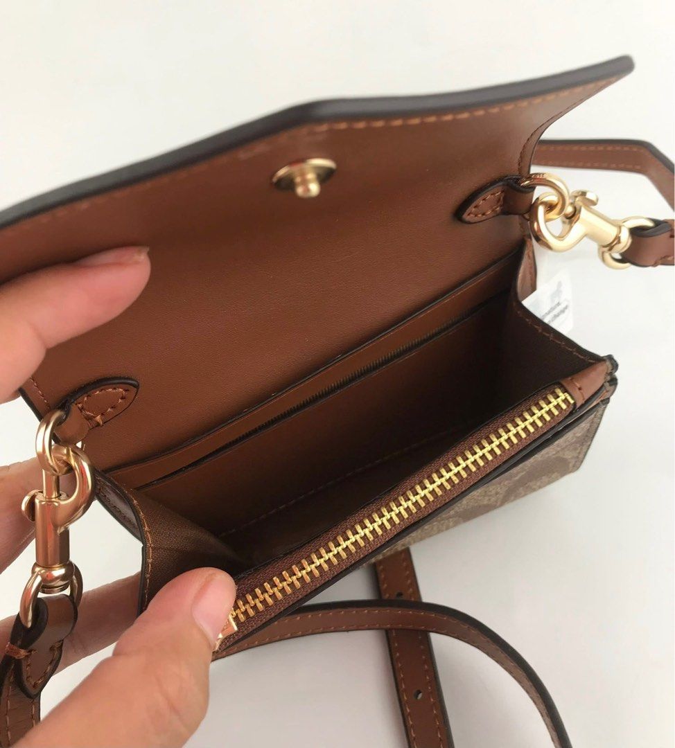 Coach Envelope Mini Sling Wallet (Category: Luxury Bags & Wallets) located in Las Pinas. Submitted by bagsnclothesby.j (Listing ID 1388001718, Image 3). Description: Brandnew with complete inclusions 💫 📩 DM for mode details! 🛵 Lalamove / J&T .